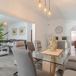 Villa Vinidum Climated Pool,jacuzzi,movietheather