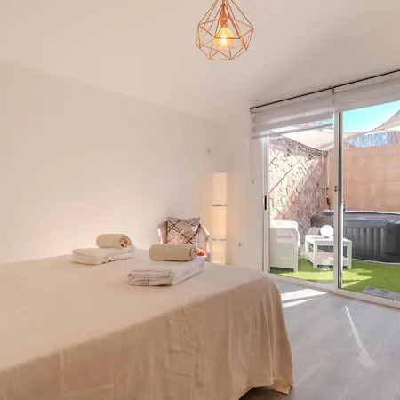 Vinidum Climated Pool,jacuzzi,movietheather Willa Arona (Tenerife)